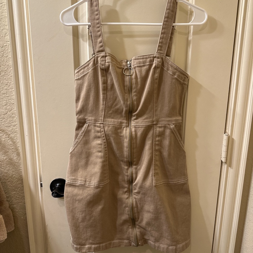 Women’s tan zip-up bodycon dress